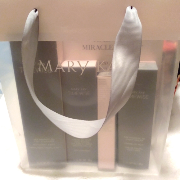 Mary Kay 3D Skin Care - Picture 1 of 3
